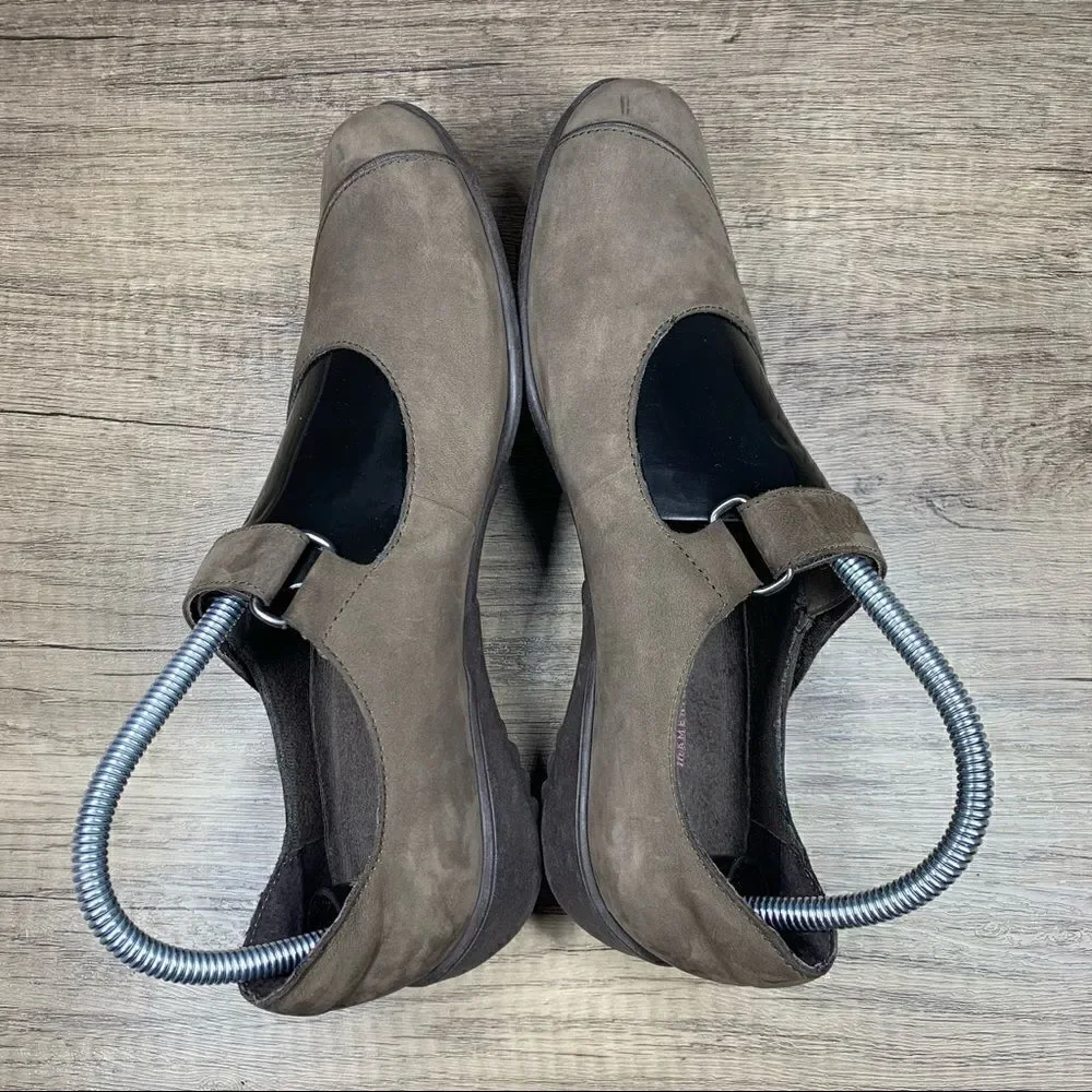 Munro Wm’s Mary Janes Brown Nubuck Leather Shoes‎